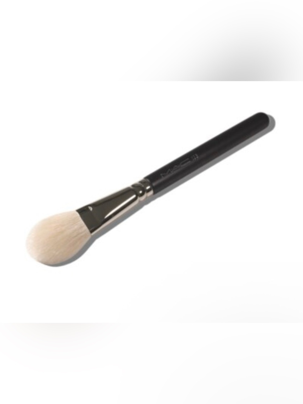 MAC 133 Blush Brush Natural Hair Bronzer Brush